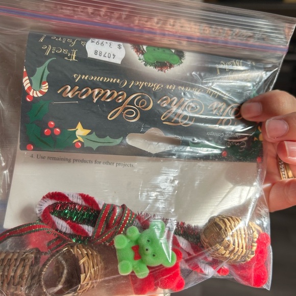 4/$50 Festive Bear Ornament Kit Christmas crafts 1980 🧸 - Picture 5 of 5